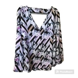 Jennifer Lopez V-neck Long Sleeve Flowy Fit Geo Magic Blouse size 1X NWT